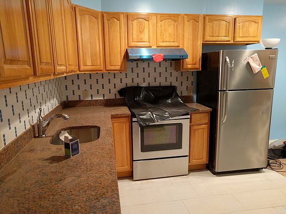 2nd image of 920 Green Street # Fl 2nd
