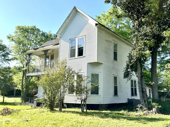 27045 E Main St, West Point, MS 39773