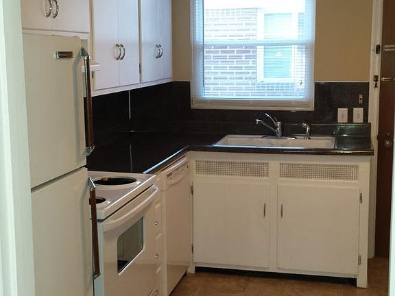 Kitchen w/all appliances