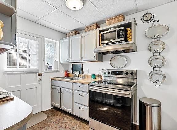4th image of 3930 Berger Ave