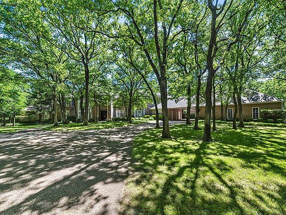 3rd image of 18 Woodland Ct