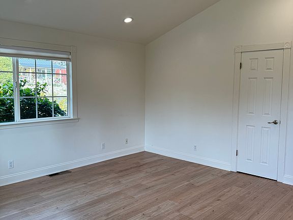 3rd image of 19014 Hickory St