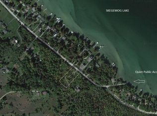 7685 Hoiles Dr NW, Williamsburg, MI 49690