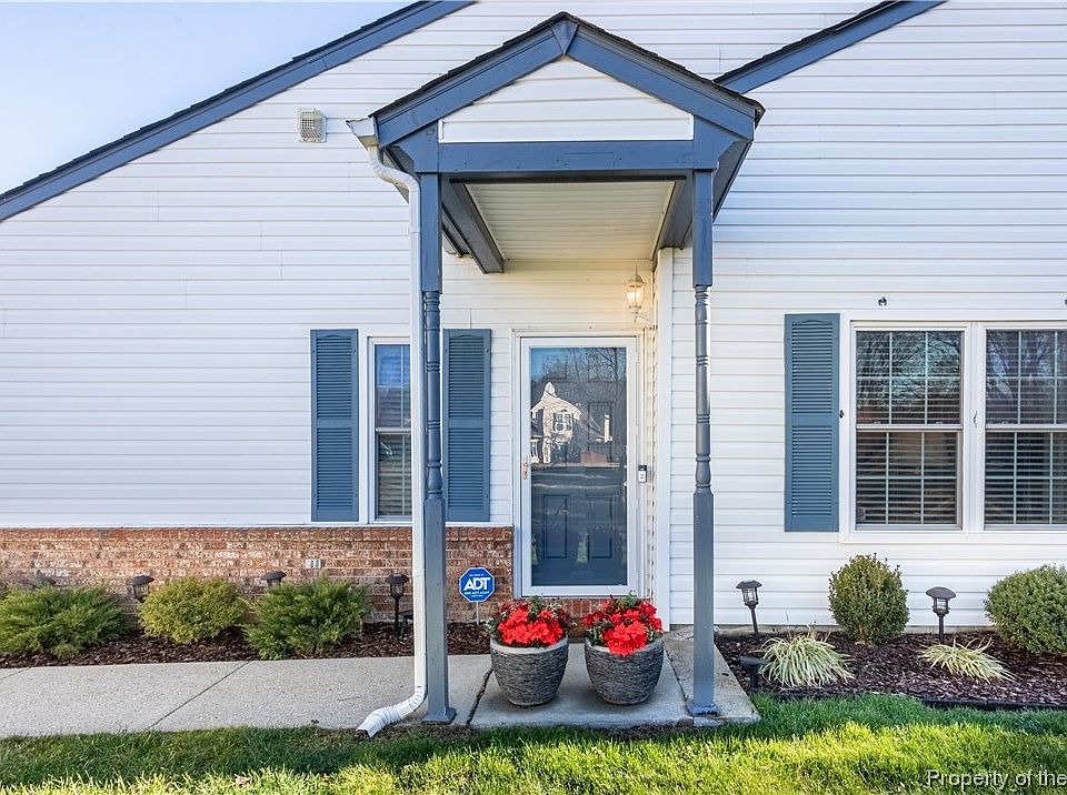 1st image of 300 Monument Ct #300