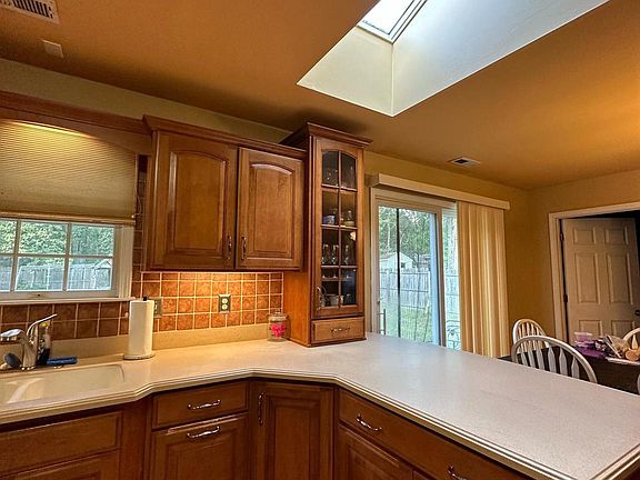 5th image of 552 Pardee Blvd