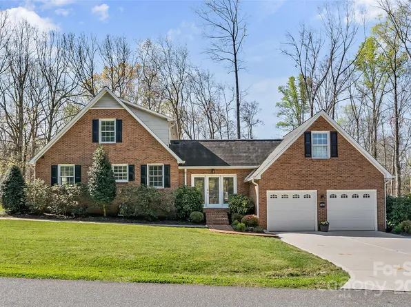 1898 Fairway Dr, Newton, NC 28658