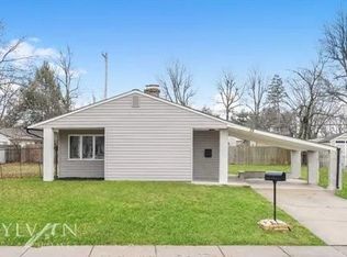 27 Outlook Ln, Levittown, PA