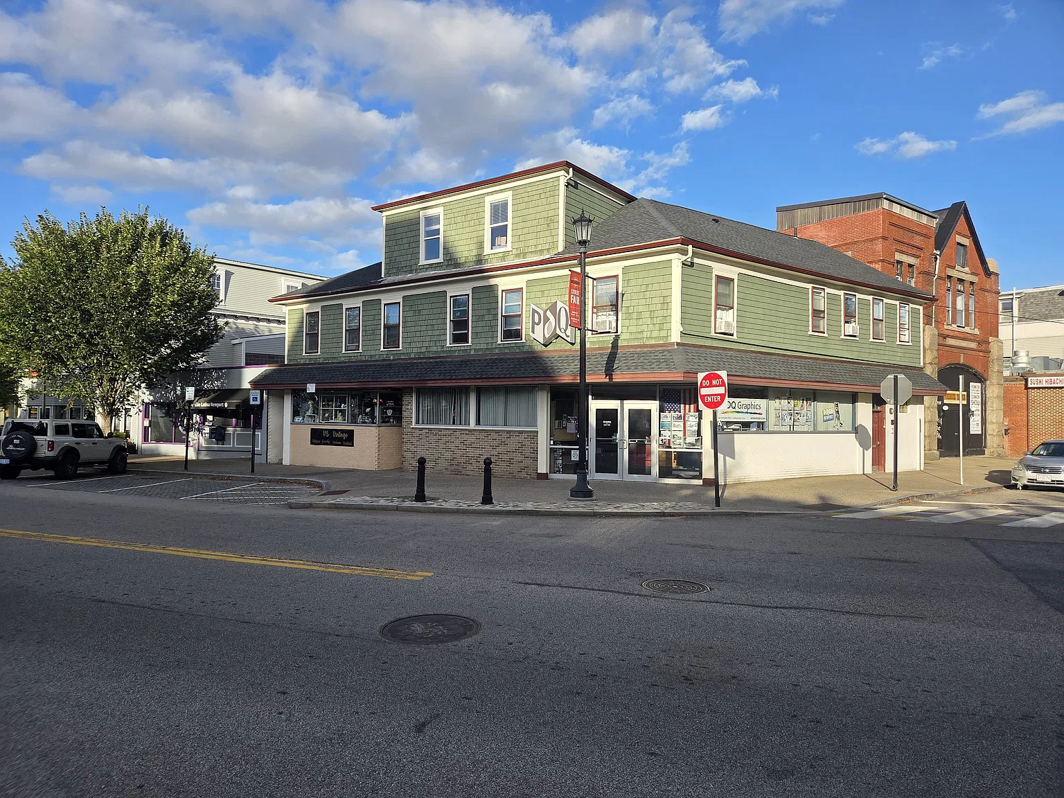 1 bed, 900 sqft, $2,100 — Photo 3