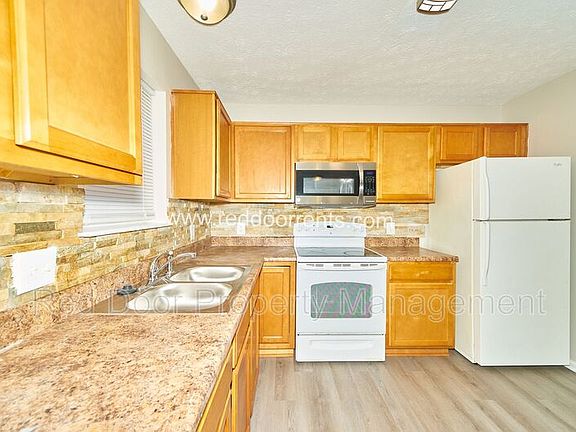 5th image of 3159 Graceland Ave
