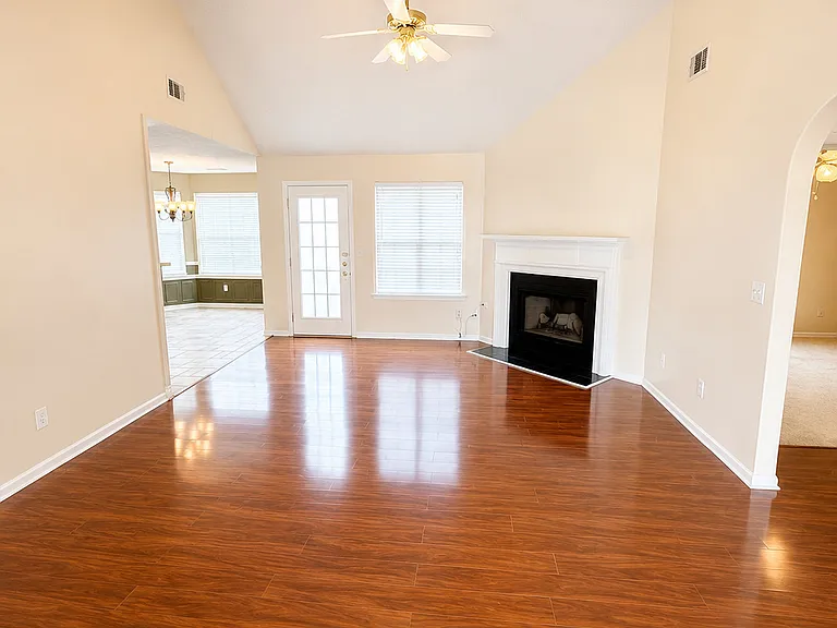 5115 Towne Park Dr — Photo 4