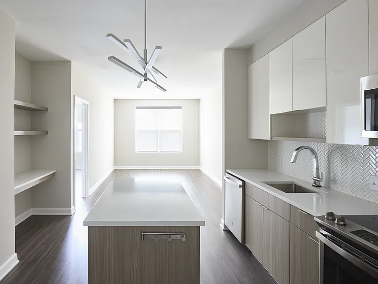 Sloan Clarendon — Photo 8