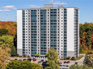 55 Green Valley Dr #811, Kitchener, ON N2P 1Z6