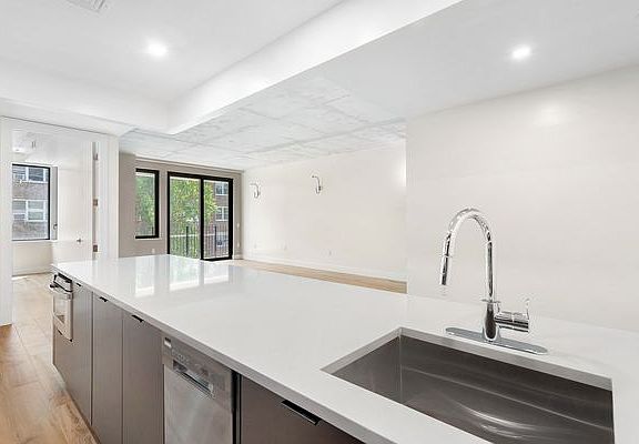 4th image of 3707 Blackstone Pl #307