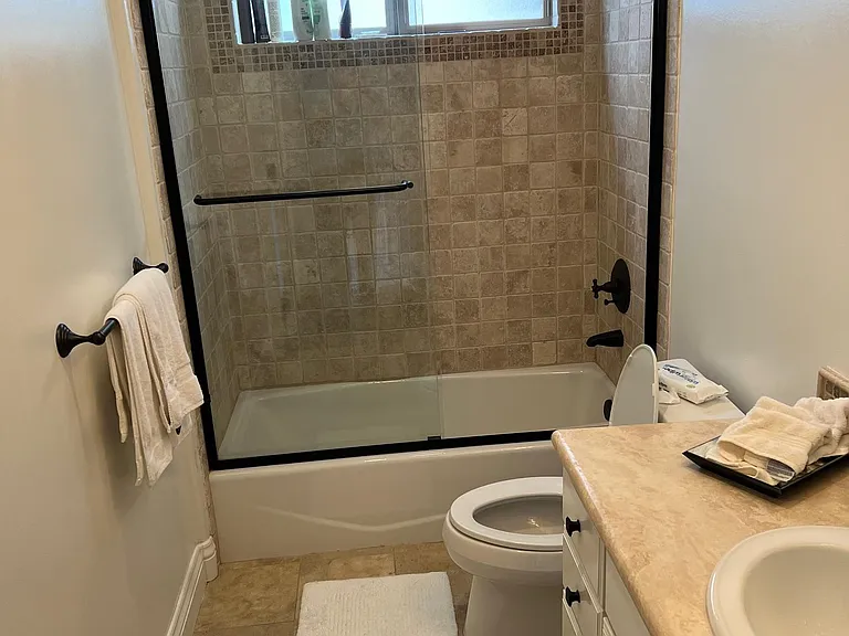 1821 Fairburn Ave — Photo 12