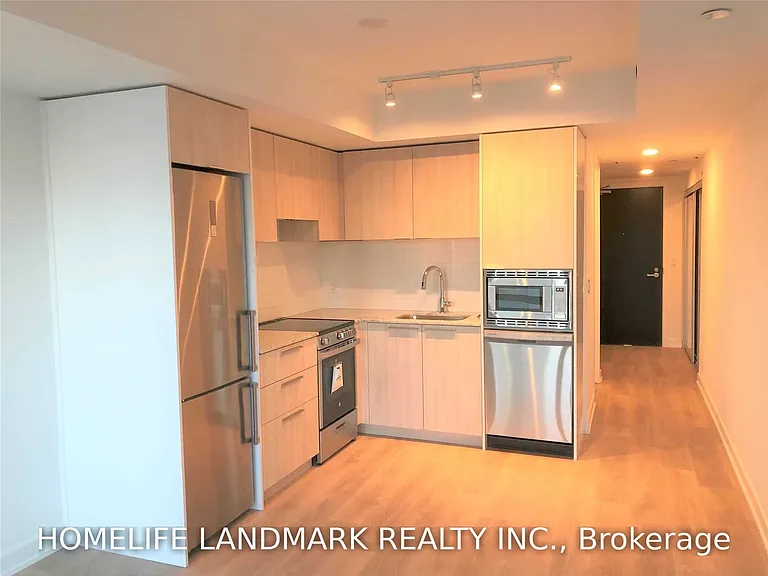 501 Yonge St #1810 — Photo 2