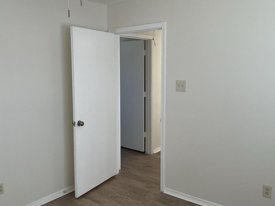 1st image of 2808 Claremont Dr #6
