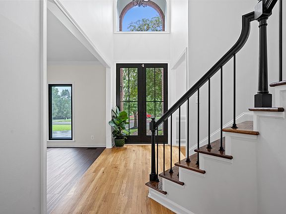 4th image of 133 Dartmoore Dr