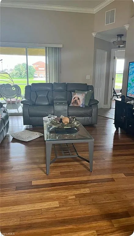 3 bed, 2.0 bath, 1455 sqft, $2,200 — Photo 2