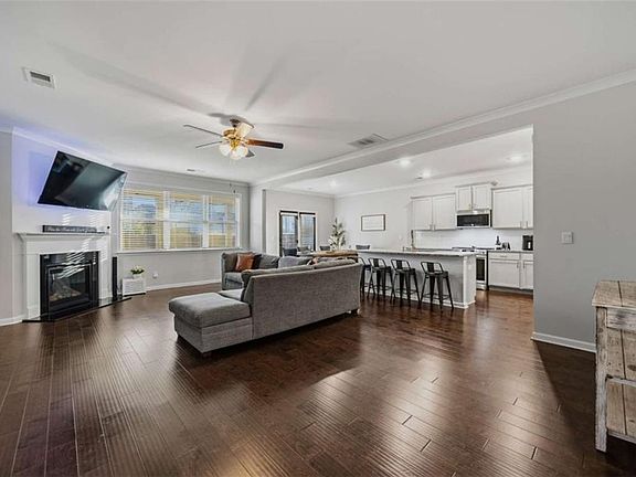 5th image of 240 Aspen Valley Dr