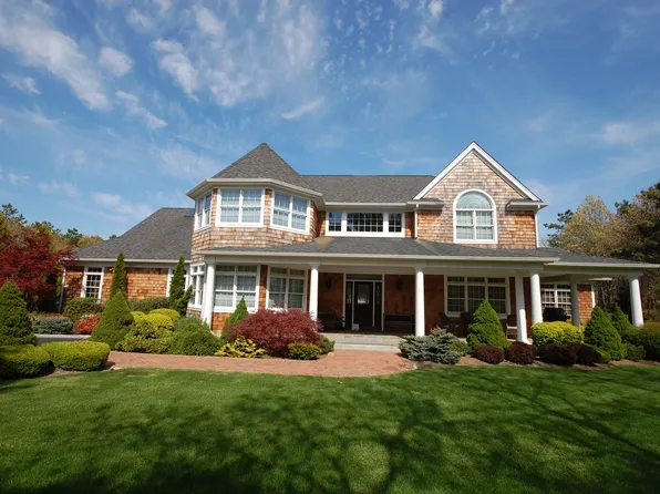 https://photos.zillowstatic.com/fp/2df8d6bb59fca101df00e1e1c5dd29c0-p_e.webp