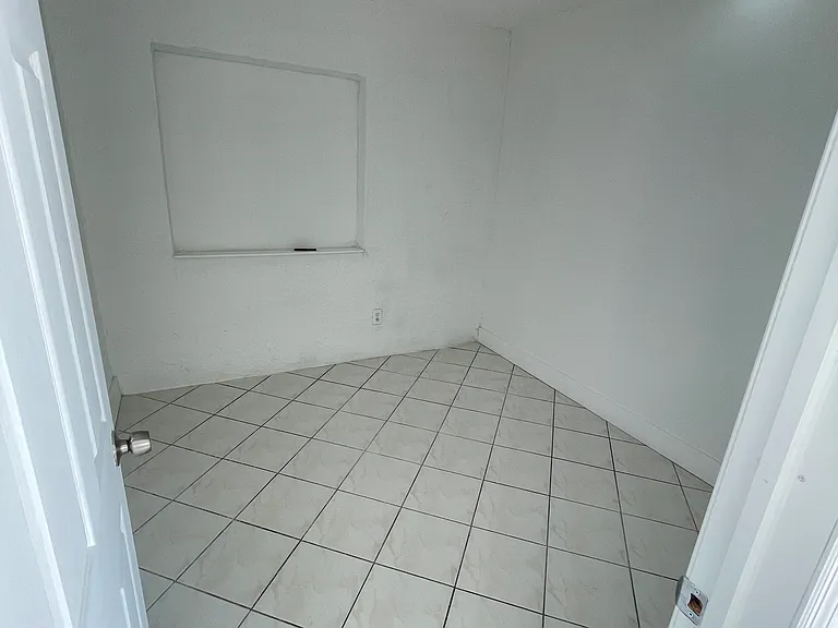 7200 NW 77th St — Photo 32