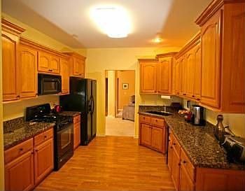 4th image of 20 Salisbury Dr