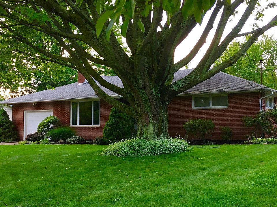 1st image of 250 Knollwood Dr