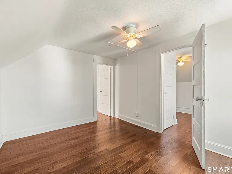 318 Suburban Ave — Photo 32
