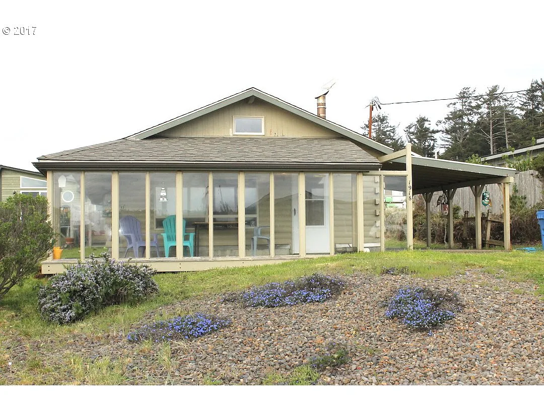 1918 NW Coracle St photo 1