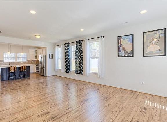 4th image of 2436 Marions Ln Unit 0