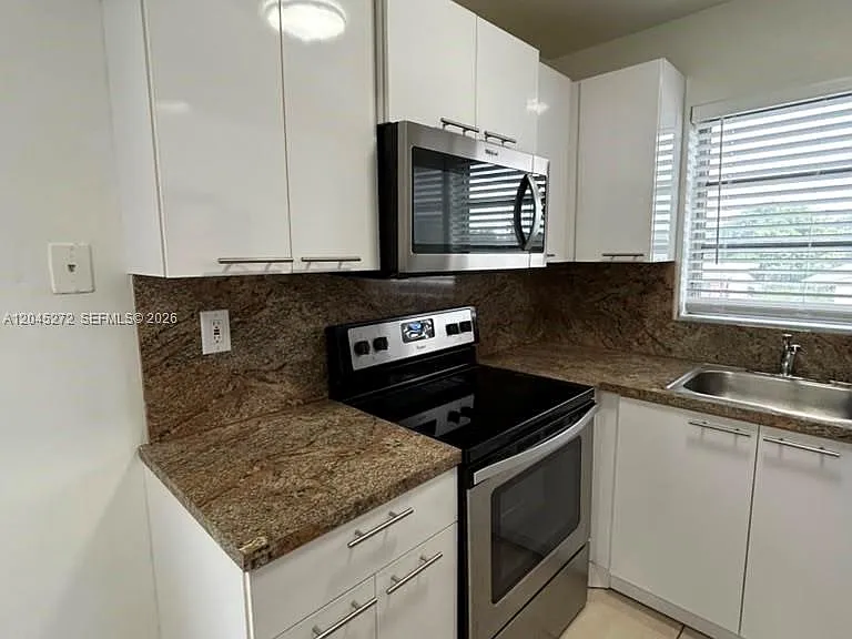 2435 Van Buren St #1B — Photo 6