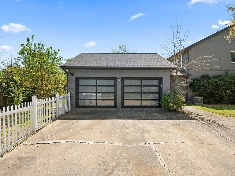 10408 Loring Dr — Photo 32