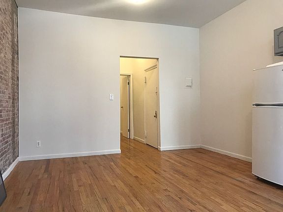 5th image of 350 Bedford Ave APT 10