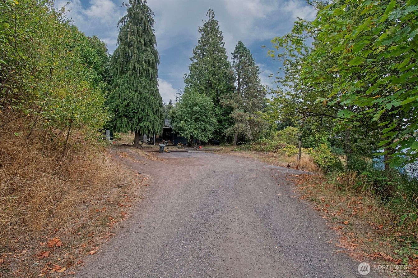 2nd image of 406 Chehalis