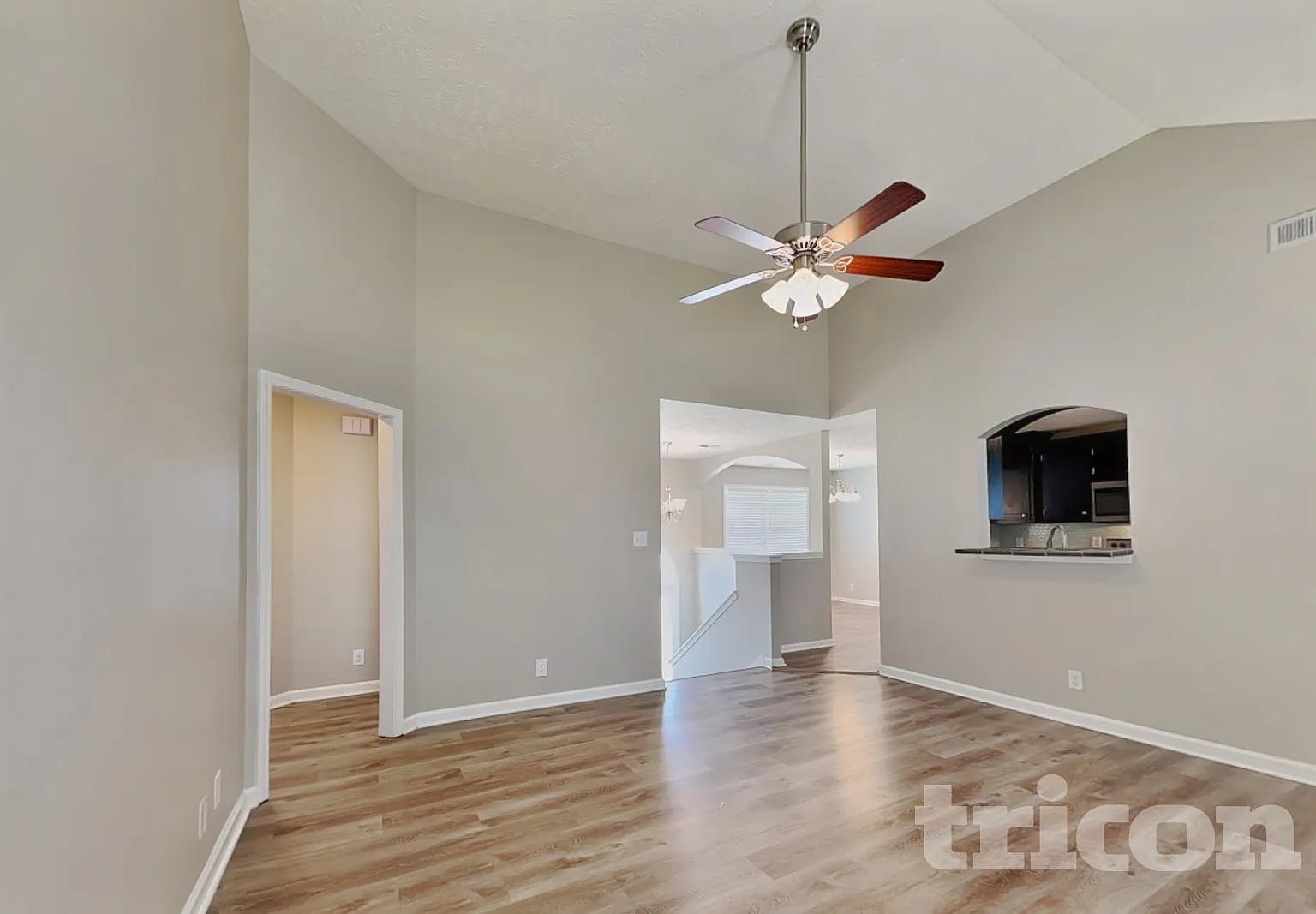 1612 Broad Circle Clarksville TN — Photo 2
