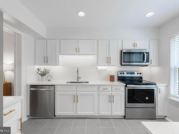 4th image of 5715 Heritage Hill Ct