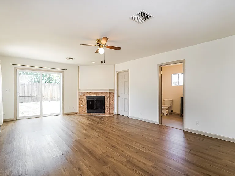 6500 Lockhurst Dr — Photo 7