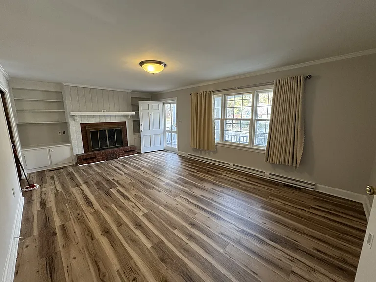 408 E Simmons Ave — Photo 3