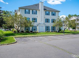 381 Hadleigh Ln, North Brunswick, NJ 08902