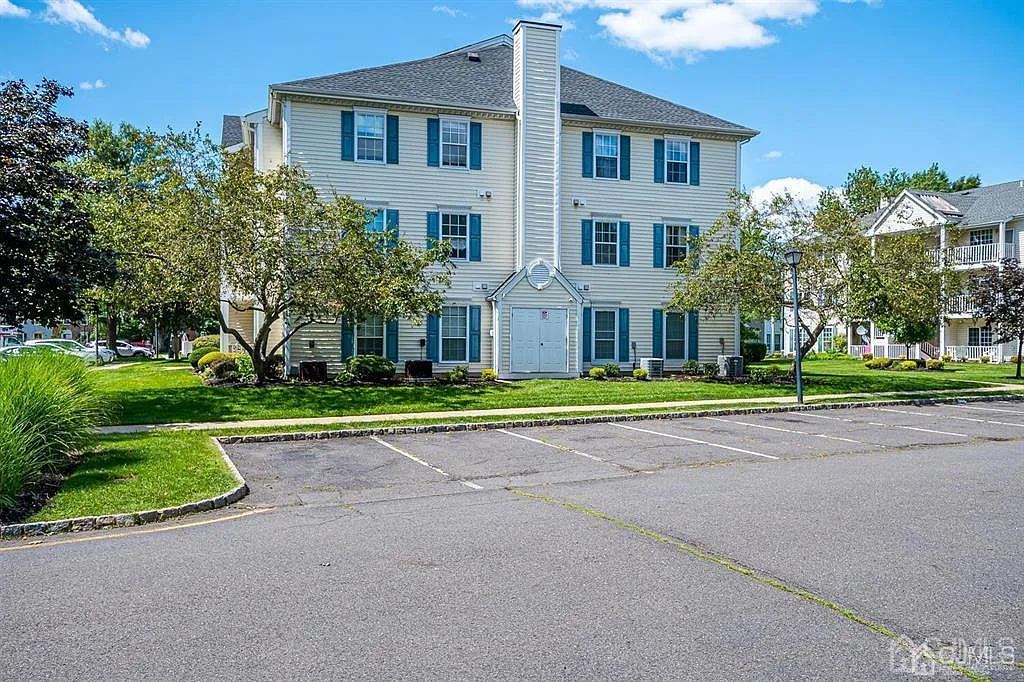 381 Hadleigh Ln photo 1