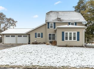 3775 Oakridge Ave NW, Comstock Park, MI 49321