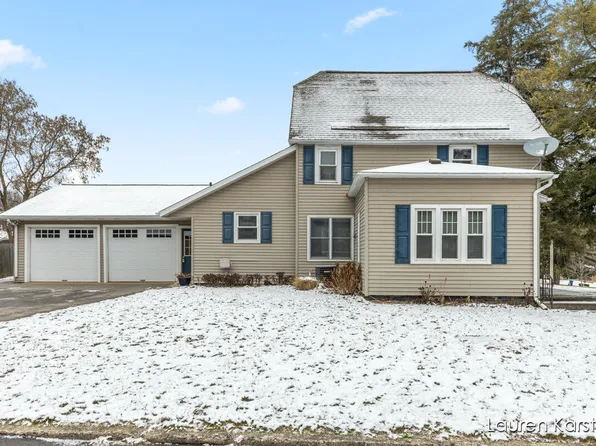 3775 Oakridge Ave NW, Comstock Park, MI 49321