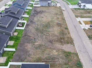 2409/2413 Landmark Dr NW, Minot, ND 58703