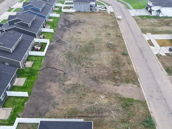 2409/2413 Landmark Dr NW, Minot, ND 58703