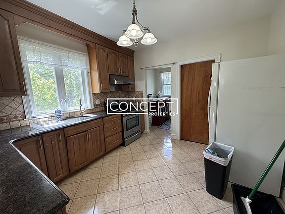 4th image of 158 Willow St