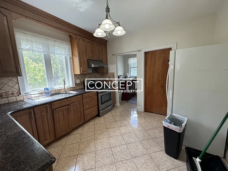 158 Willow St — Photo 4