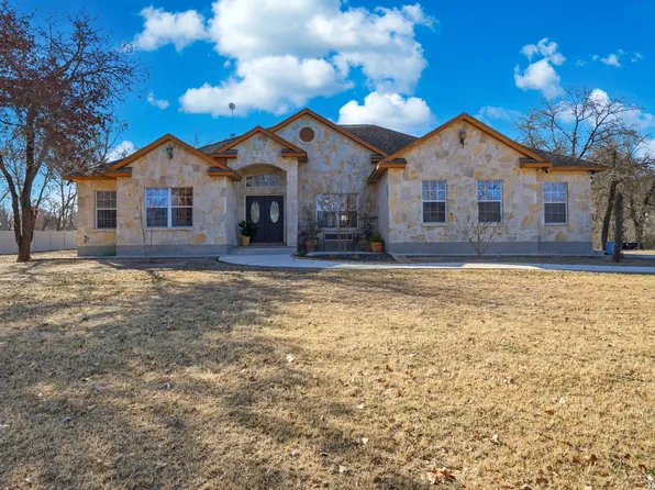 228 county road 6864, Natalia, TX 78059