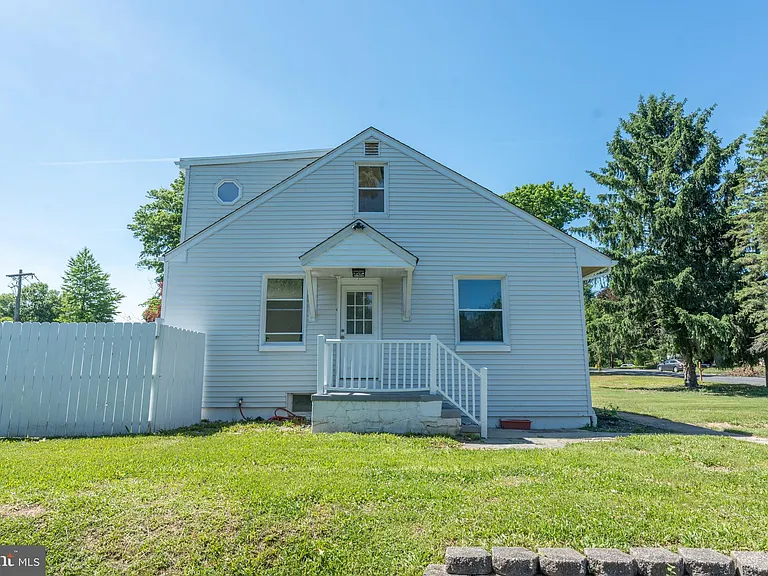 75 Reeder Ave — Photo 40
