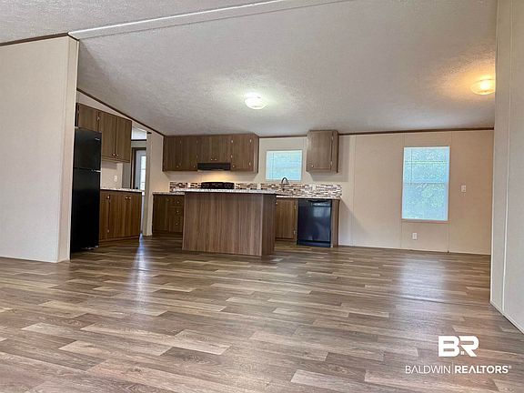 5th image of 25 Rockwood Dr