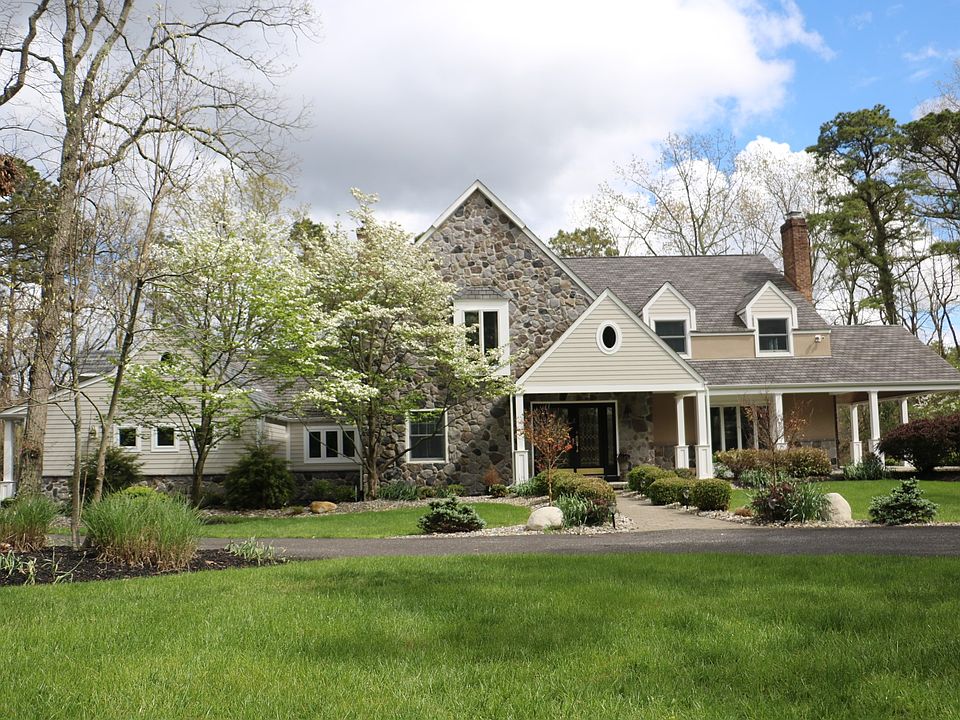 1st image of 7 Braddocks Mill Ct